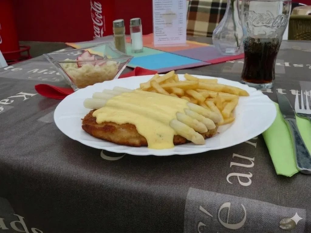 Spargelschnitzel mit Pommes